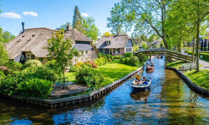 Il villaggio senza strade non è in Italia né in Francia: scopri Giethoorn e la sua magia sospesa